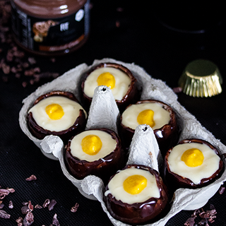 Uova di cioccolato ripiene Uova di cioccolato ripiene