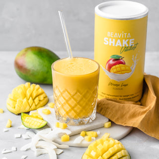 Mango Lassi Shake con cocco Mango Lassi Shake con cocco