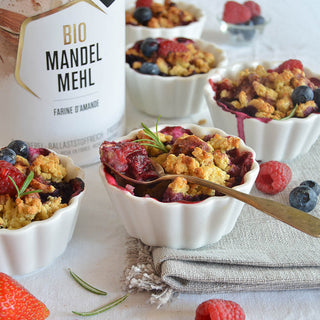 Mini crumble proteici alle mandorle Mini crumble proteici alle mandorle