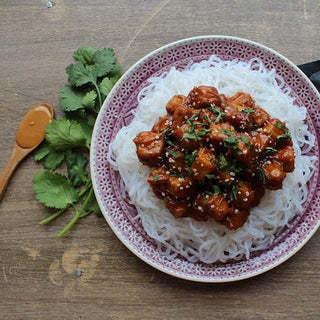 Tofu croccante con salsa di arachidi Tofu croccante con salsa di arachidi