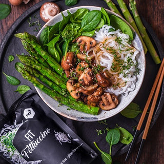 Fettuccine di konjac con champignon e asparagi Fettuccine di konjac con champignon e asparagi