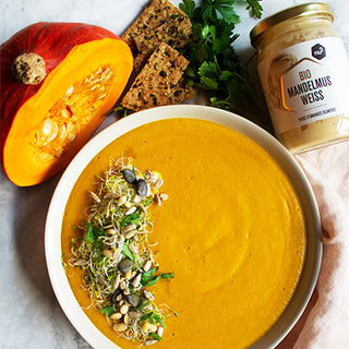 Cremosa vellutata di zucca vegana Cremosa vellutata di zucca vegana