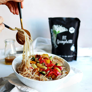 Spaghetti shirataki con verdure Spaghetti shirataki con verdure