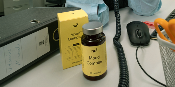 nu3 Mood Complex su una scrivania