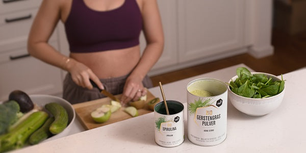 Donna con spirulina bio nu3