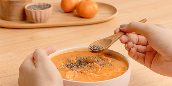 Bowl alla frutta con chia come topping