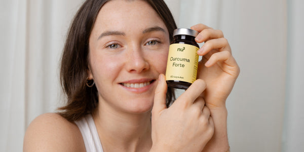 Curcuma forte in mano