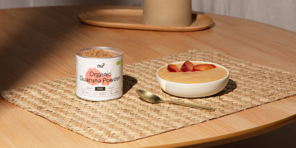 Guaranà in polvere bio nu3 con ciotola di smoothie