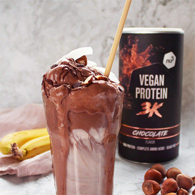 Frullato proteico vegano al cioccolato