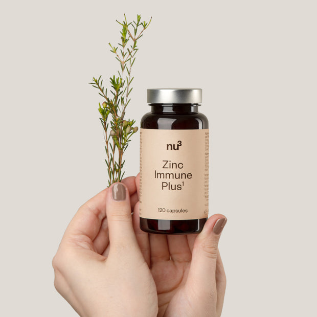 nu3 Zinco immune plus in una mano
