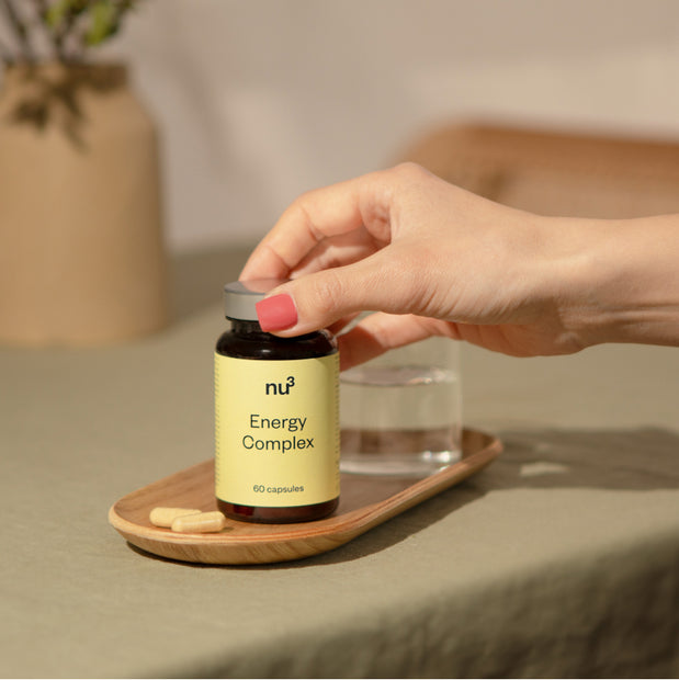 nu3 Energy Complex capsule con bicchiere d'acqua