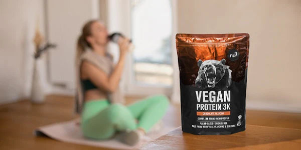 Sportiva con frullato proteico vegan 3K