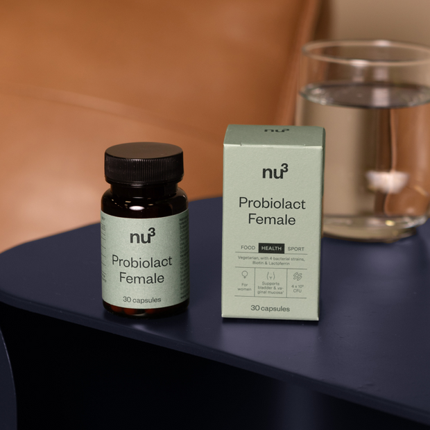 Capsula Probiolact Female in mano